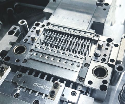 Equipaggiamento di produzione di semiconduttori per taglio e stampaggio di materie plastiche 220V/50Hz